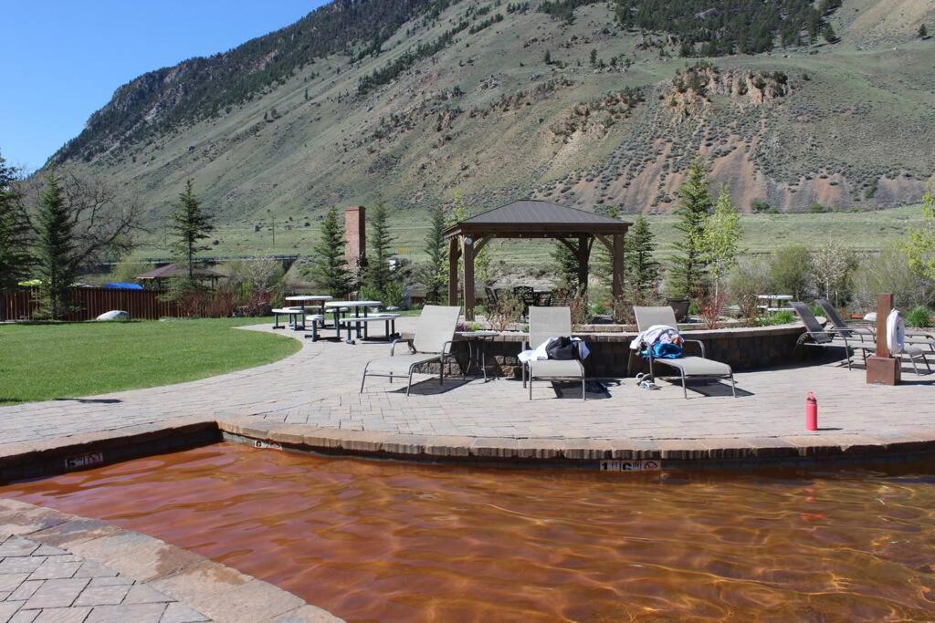 Bison Lodge - Lg Home - 2 Bedrooms - Less Than 5 Miles To Yellowstone North Entrance, Sleeps Up To 8 Gardiner Exterior foto