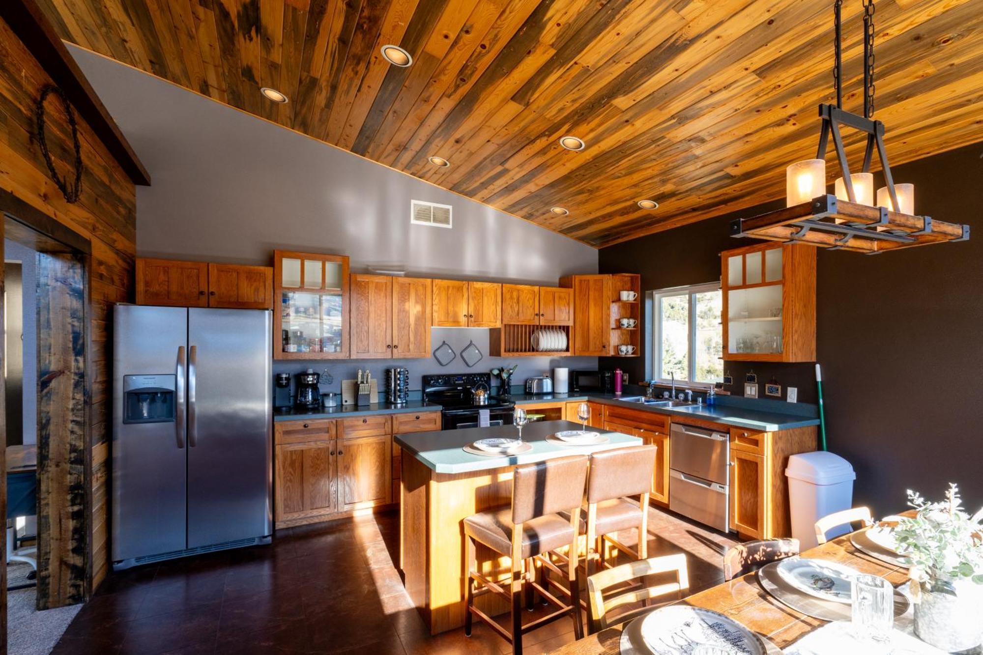 Bison Lodge - Lg Home - 2 Bedrooms - Less Than 5 Miles To Yellowstone North Entrance, Sleeps Up To 8 Gardiner Exterior foto