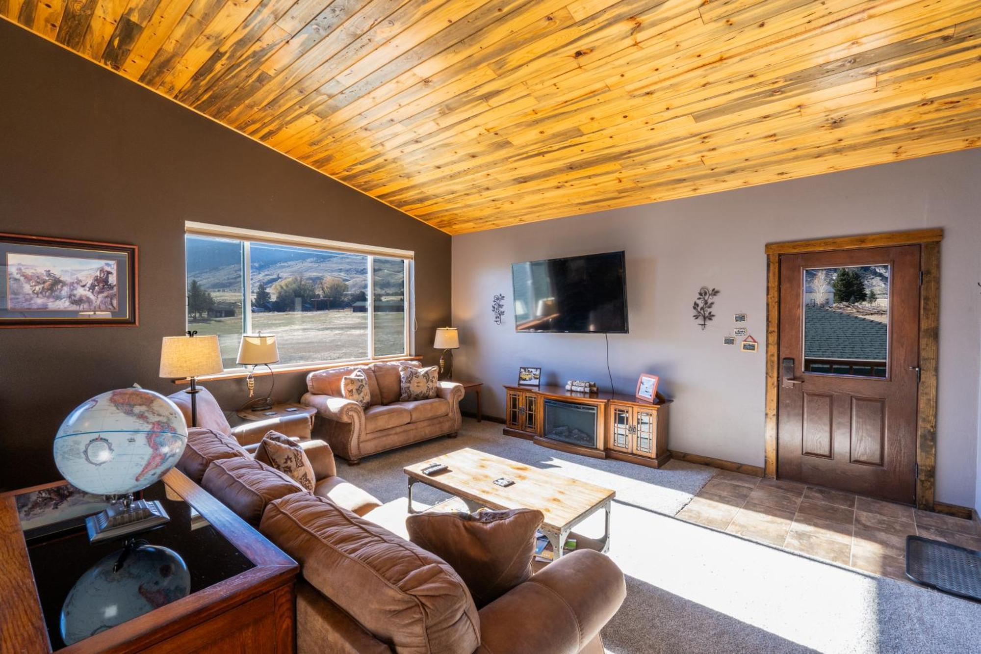 Bison Lodge - Lg Home - 2 Bedrooms - Less Than 5 Miles To Yellowstone North Entrance, Sleeps Up To 8 Gardiner Exterior foto