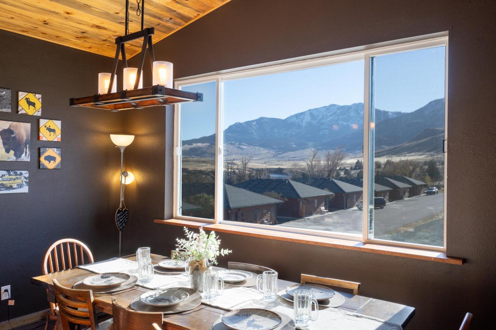 Bison Lodge - Lg Home - 2 Bedrooms - Less Than 5 Miles To Yellowstone North Entrance, Sleeps Up To 8 Gardiner Exterior foto