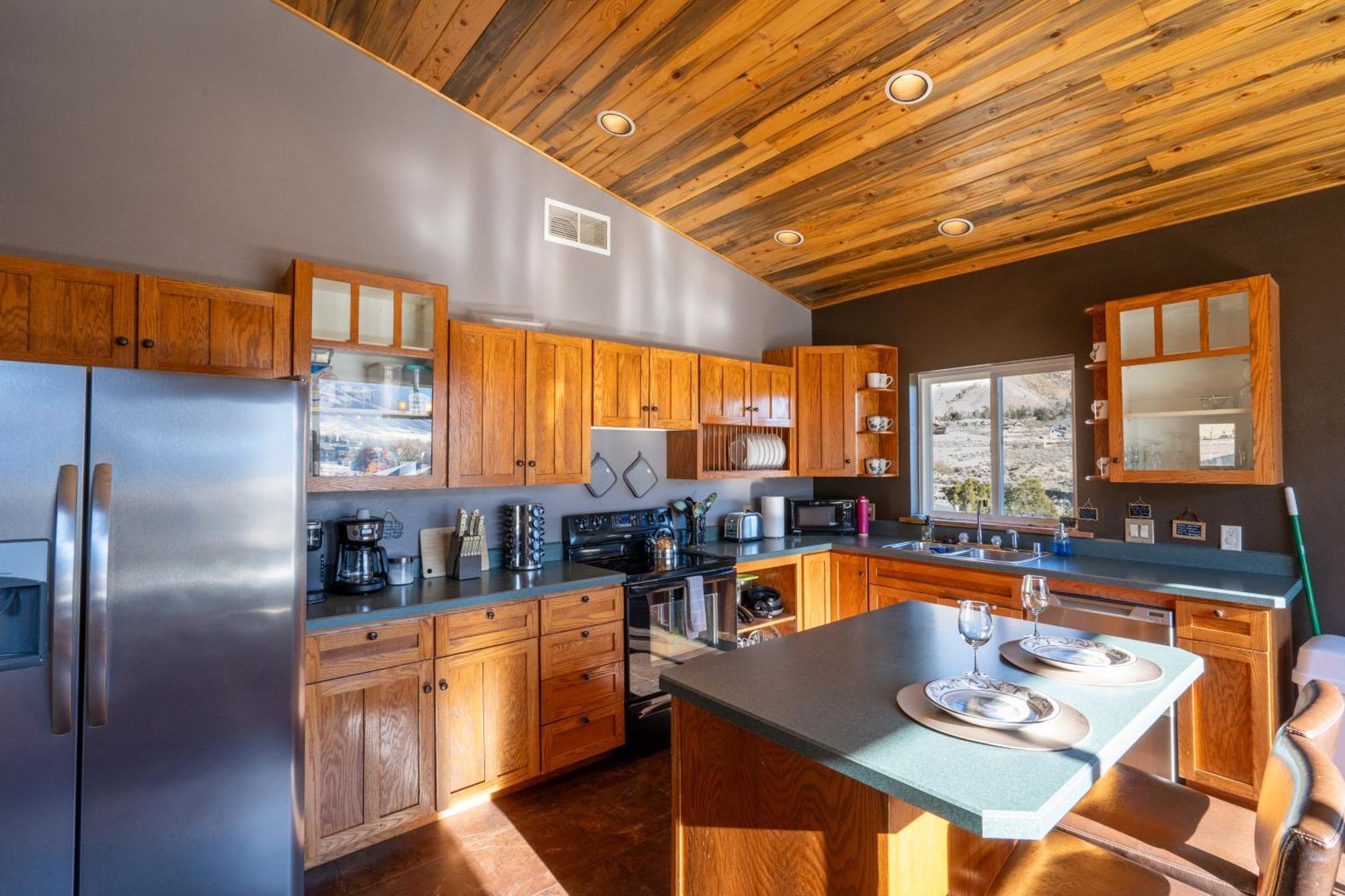 Bison Lodge - Lg Home - 2 Bedrooms - Less Than 5 Miles To Yellowstone North Entrance, Sleeps Up To 8 Gardiner Exterior foto