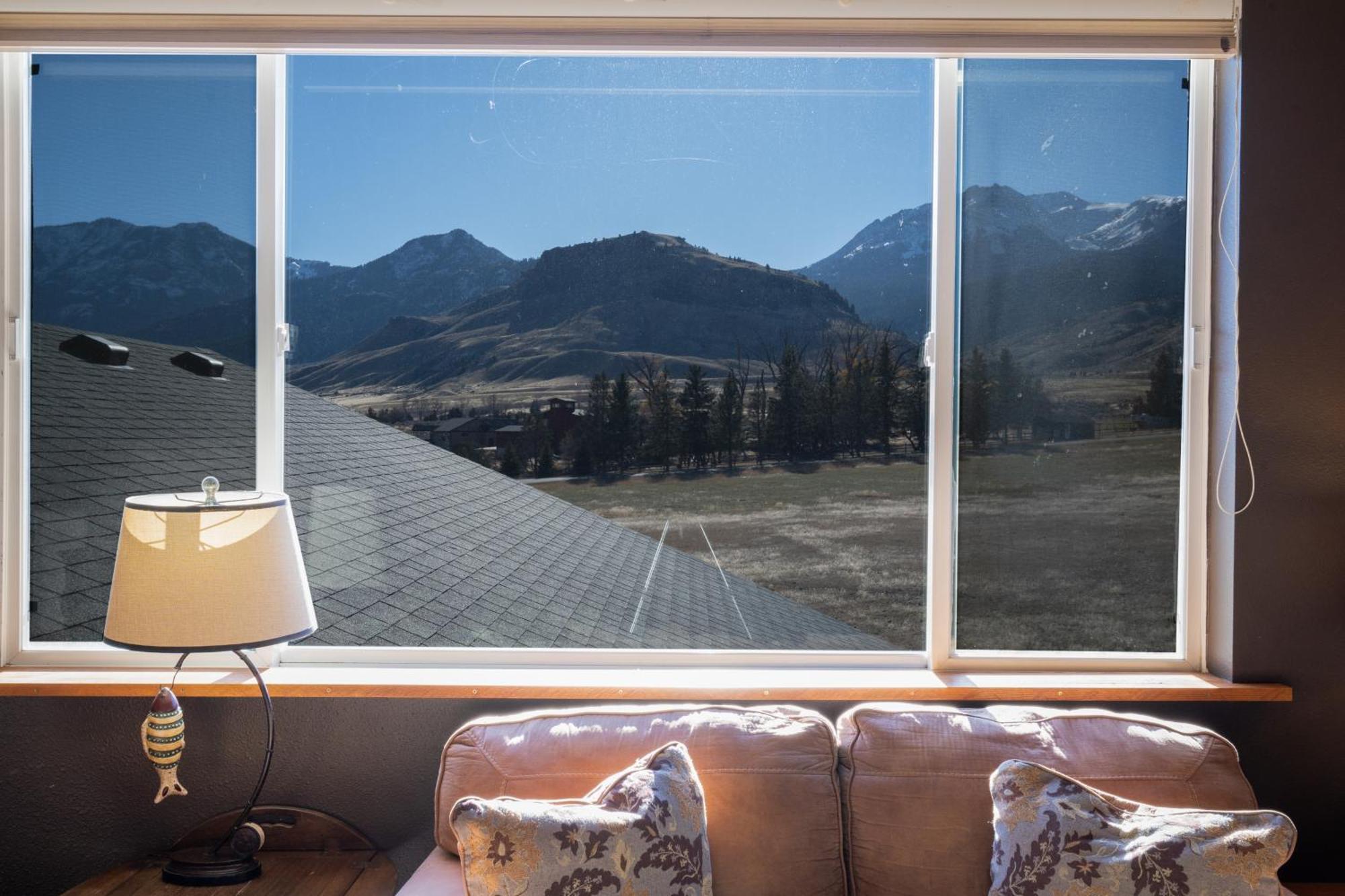 Bison Lodge - Lg Home - 2 Bedrooms - Less Than 5 Miles To Yellowstone North Entrance, Sleeps Up To 8 Gardiner Exterior foto