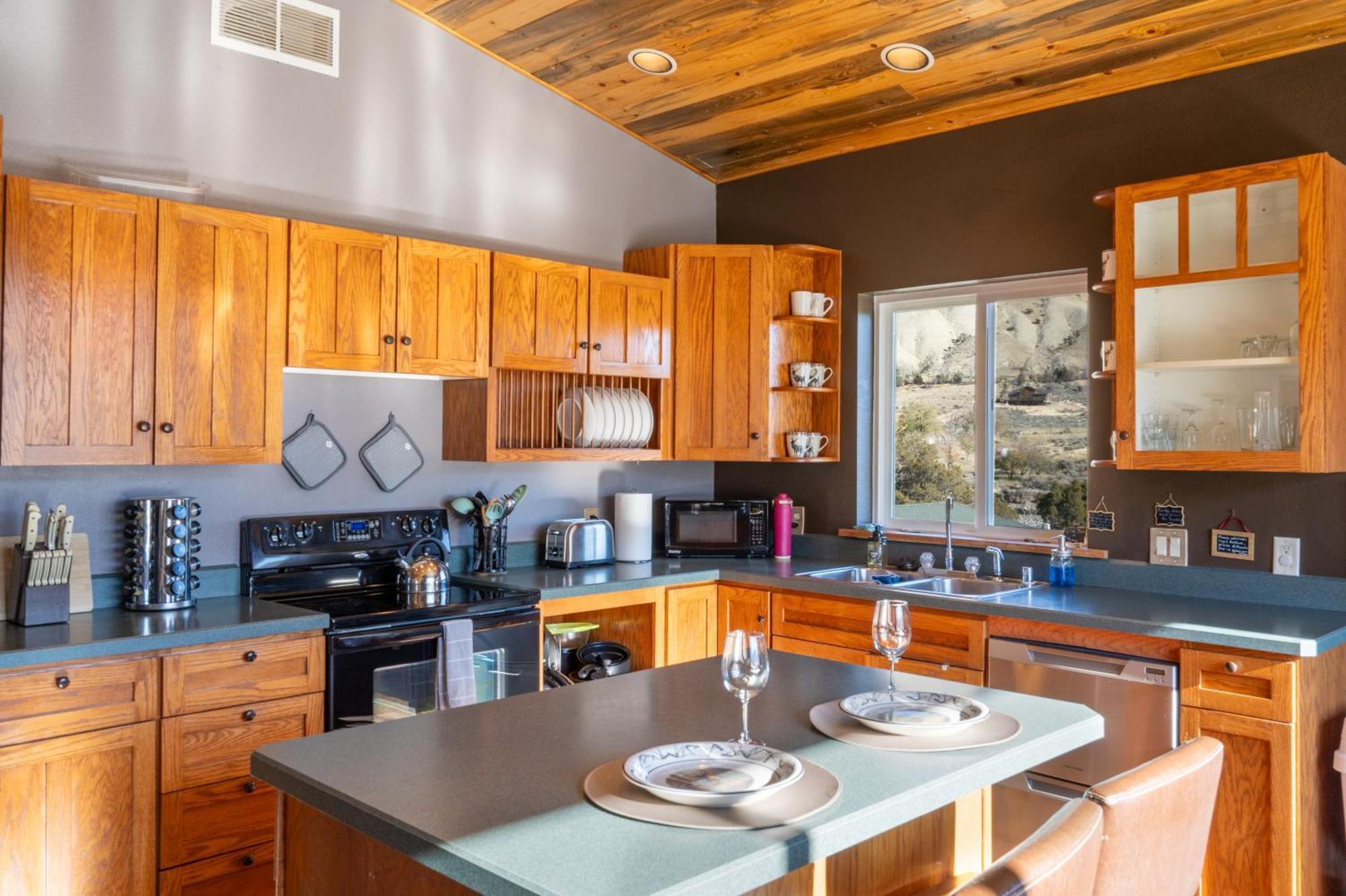 Bison Lodge - Lg Home - 2 Bedrooms - Less Than 5 Miles To Yellowstone North Entrance, Sleeps Up To 8 Gardiner Exterior foto