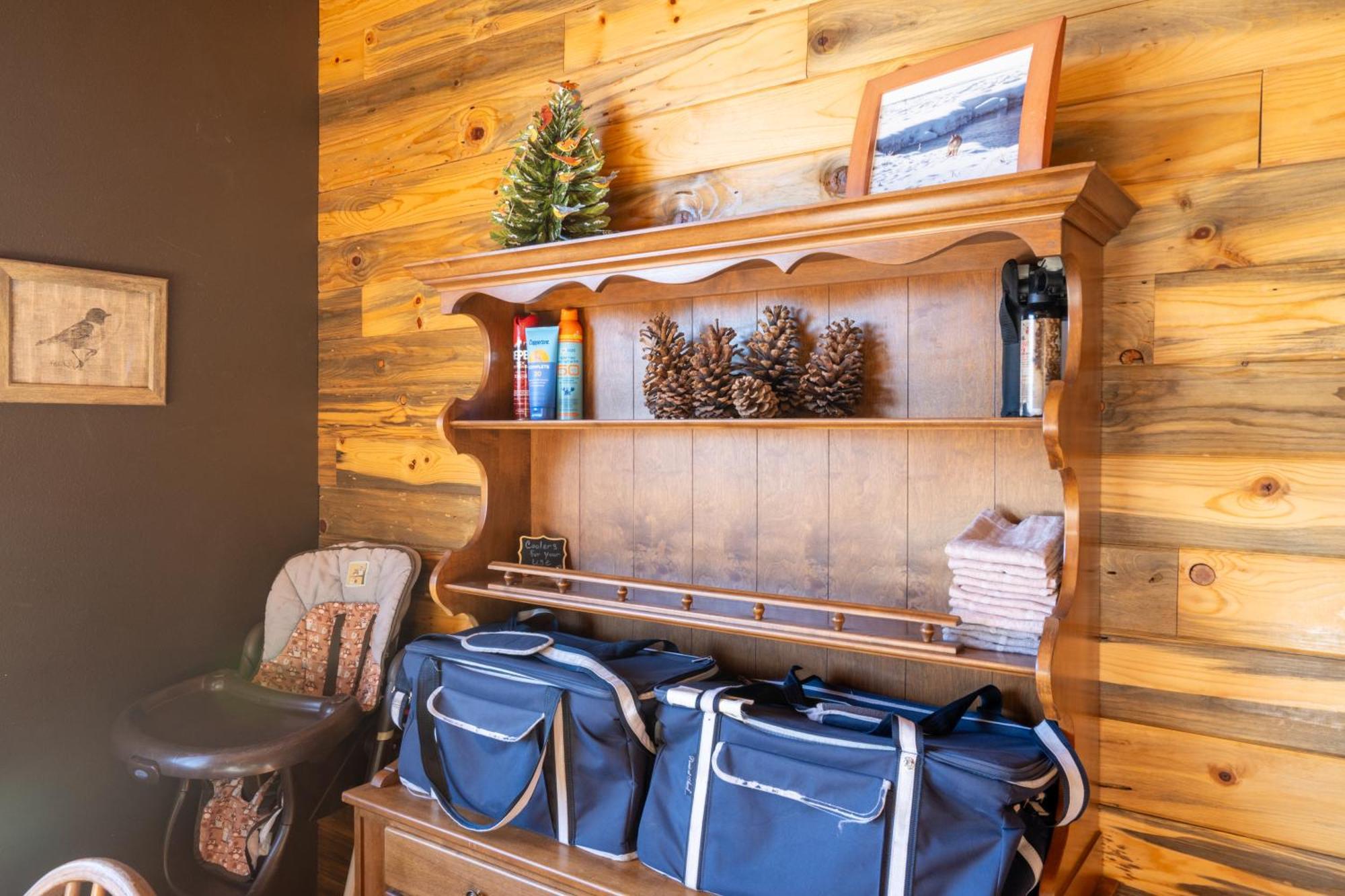 Bison Lodge - Lg Home - 2 Bedrooms - Less Than 5 Miles To Yellowstone North Entrance, Sleeps Up To 8 Gardiner Exterior foto